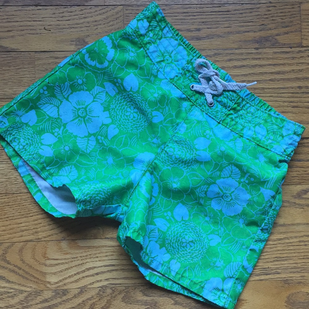❌ SOLD ❌Flower print board shorts/swim shorts🐬